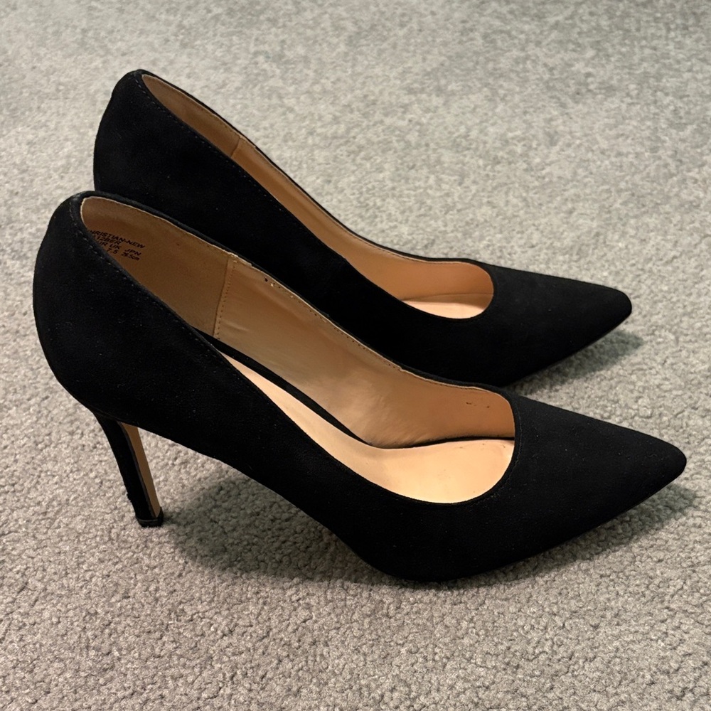Dream Pairs Classic Black Heels - Picture 4 of 5